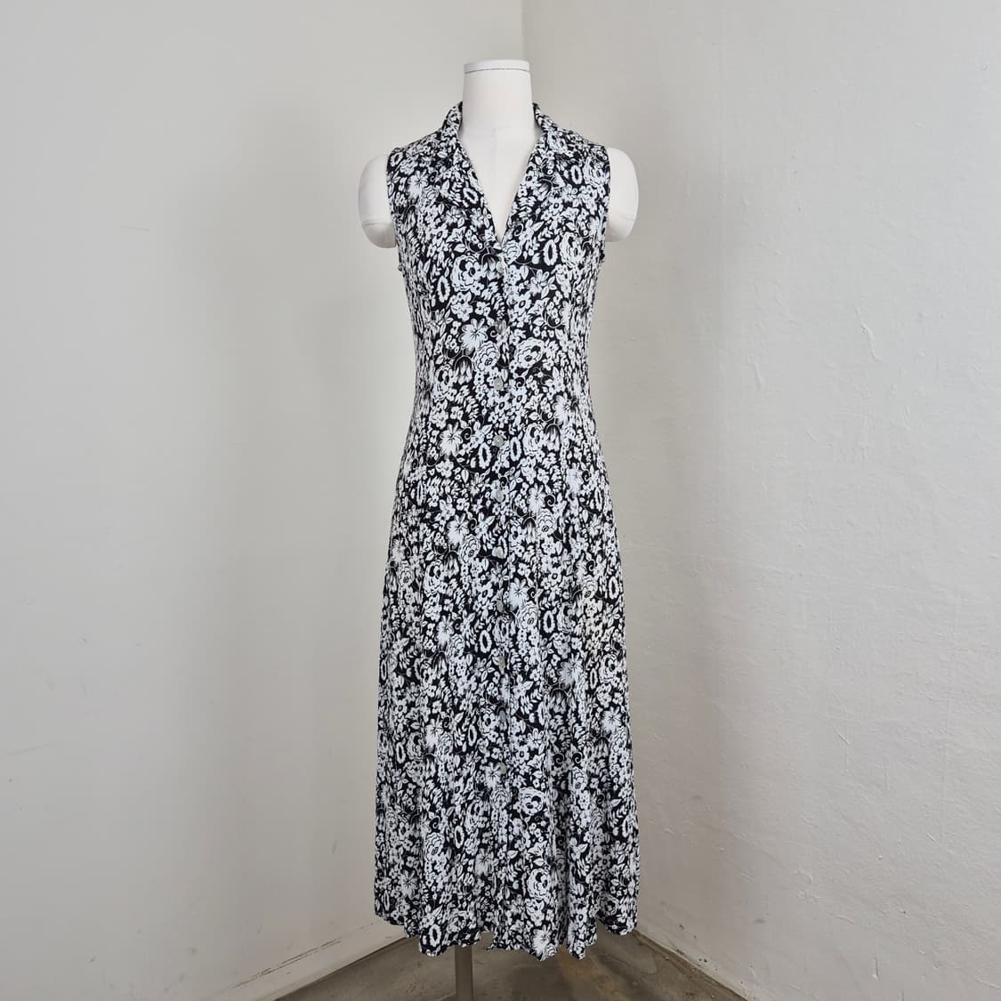 USA Dressbarn  블랙화이트 플로럴 민소매 맥시원피스 상품이미지1