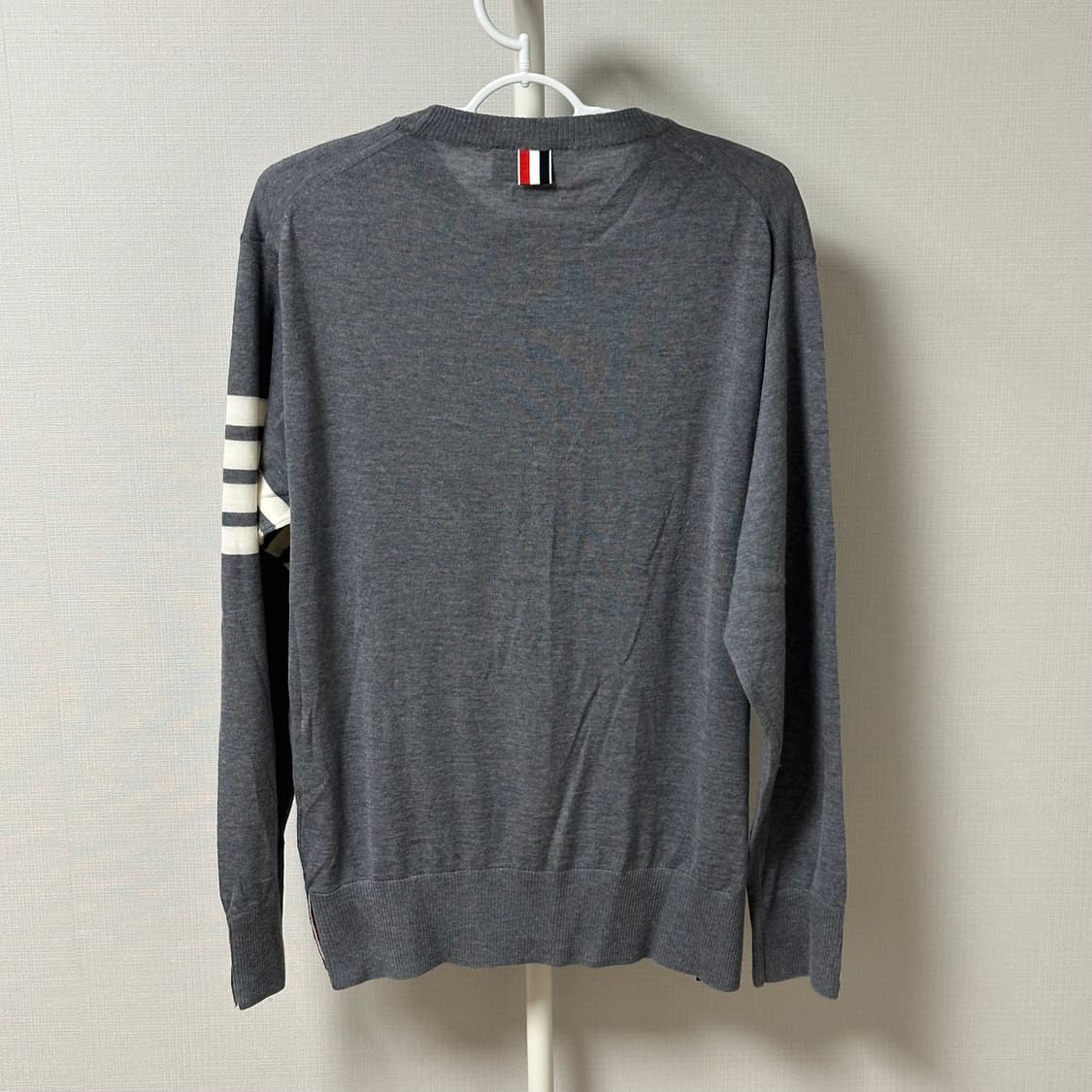 [3] 톰브라운 사선완장 메리노 울 니트 그레이 상품이미지2