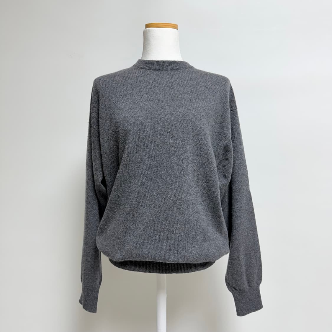 [캐시미어 100%] 차콜 그레이 라운드 니트 M 상품이미지1