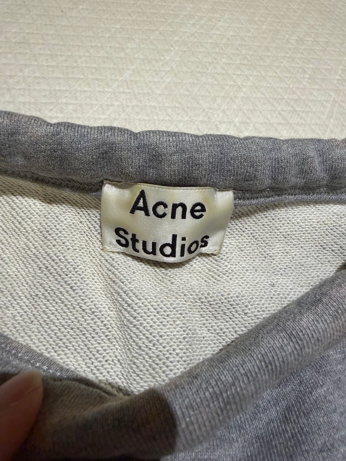 아크네스튜디오 그레이 맨투맨 상품이미지3