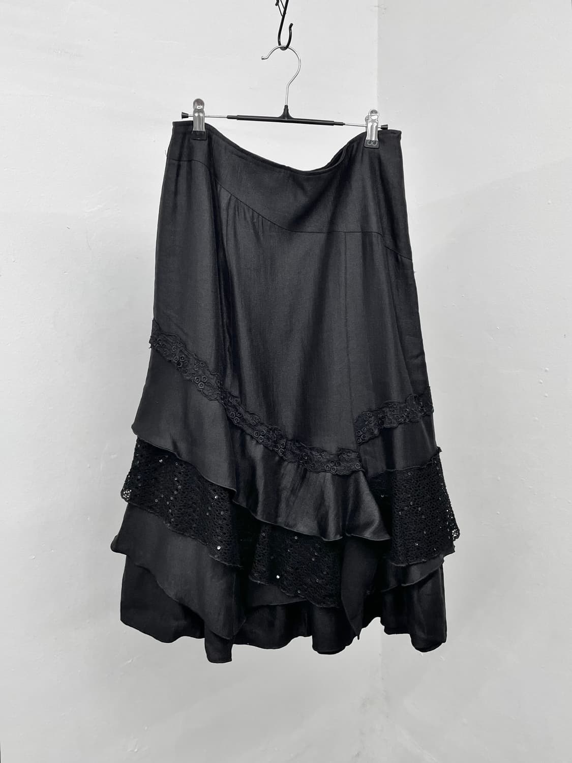 고딕 프릴 디테일 롱 스커트 상품이미지1