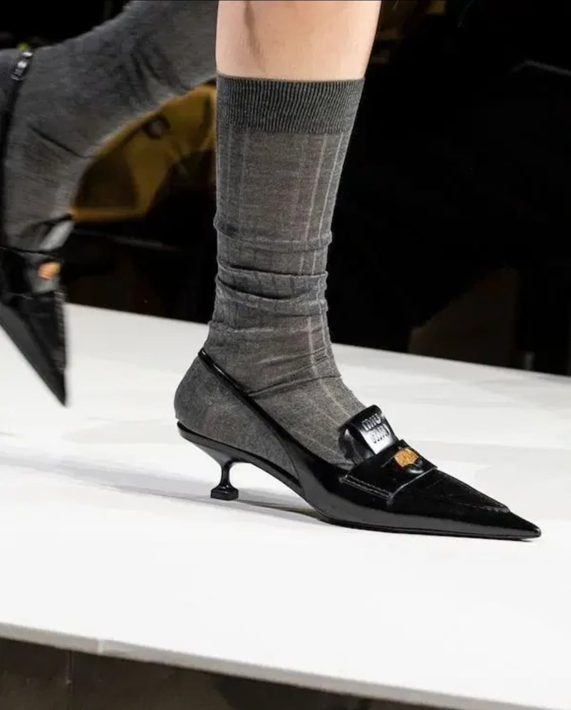 miumiu 레더 슬링백힐 상품이미지5