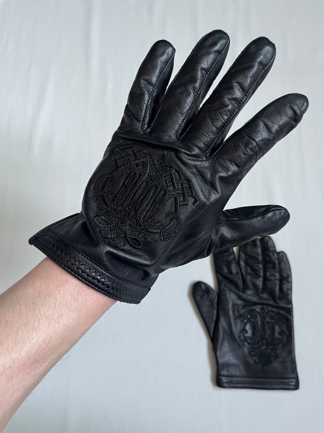 FICCE Embroidered Leather Gloves 상품이미지1