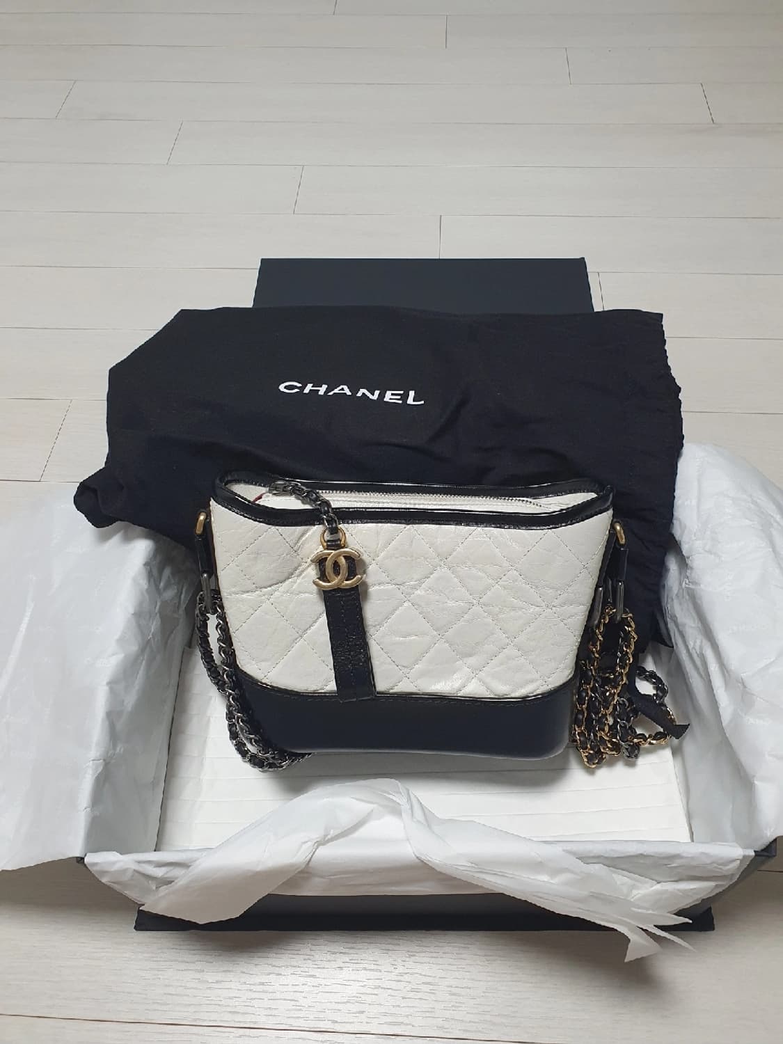 샤넬 호보백 스몰 화이트 블랙 (롯데백화점 본점 정품) 상품이미지1