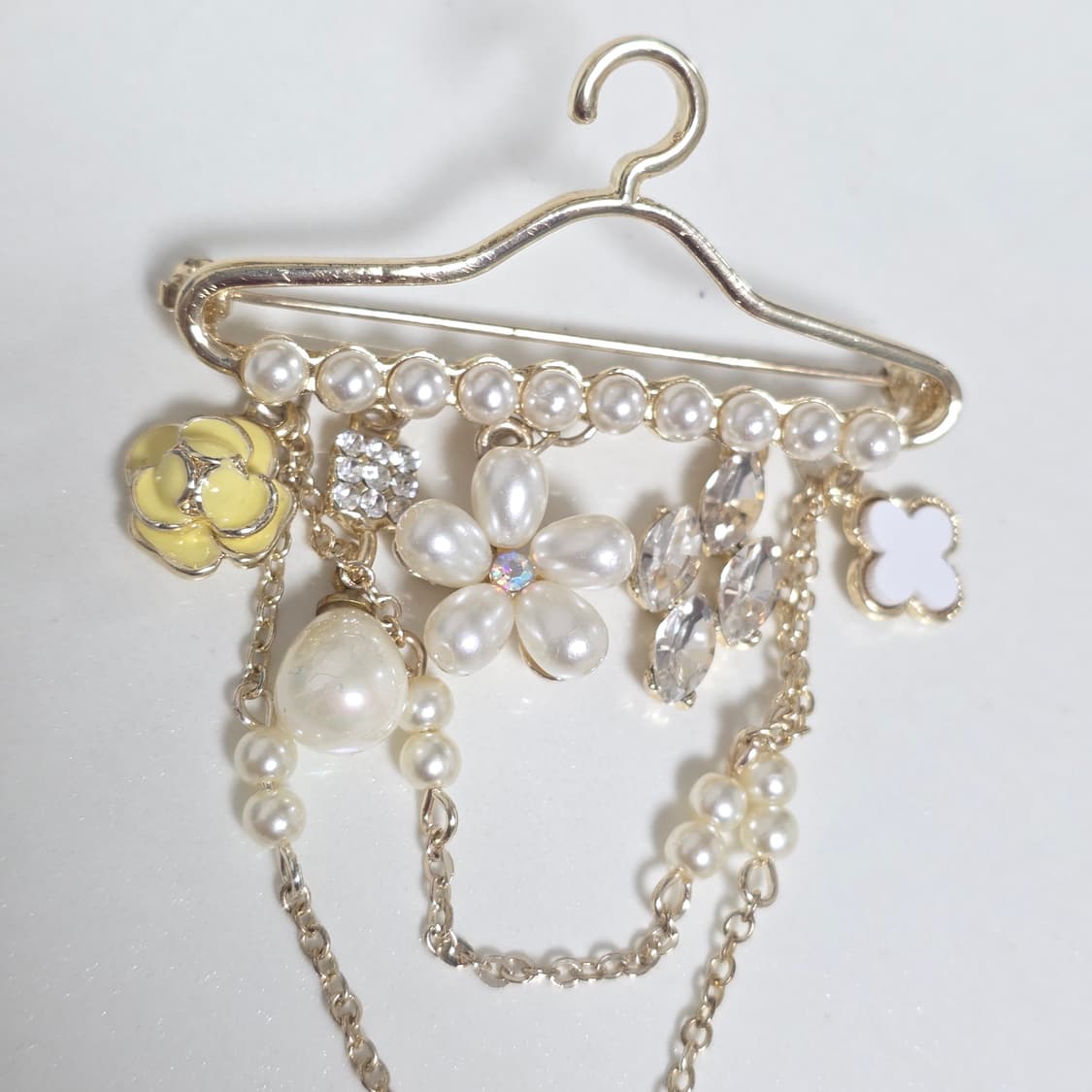 빈티지)리본 진주 장미모티브 비즈크리스탈 체인 걸리쉬 옷걸이 옷핀브로치 상품이미지2