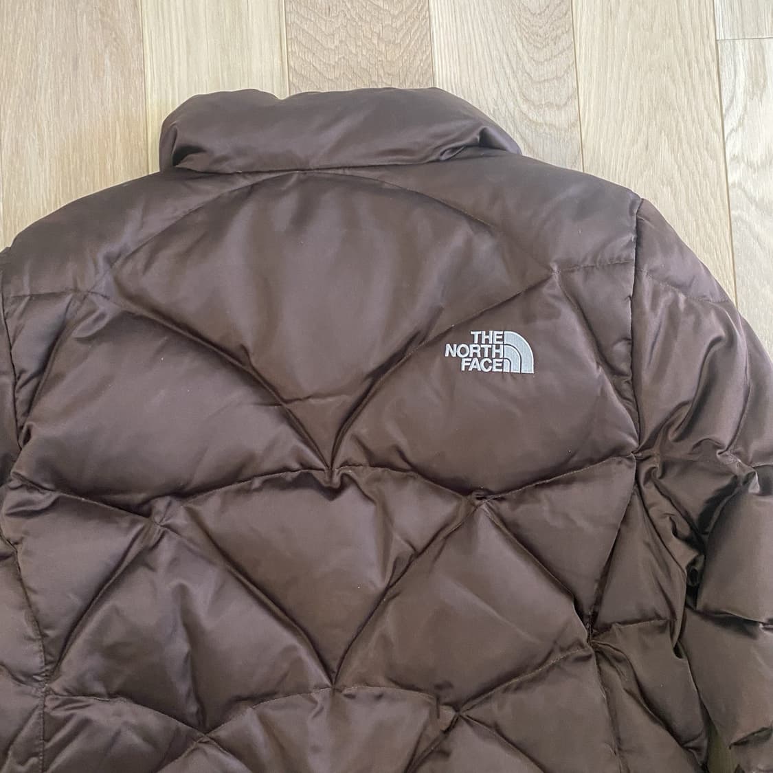 노스페이스 여성 550 다운 패딩 초콜릿 브라운 다이아몬드 퀼팅 상품이미지8