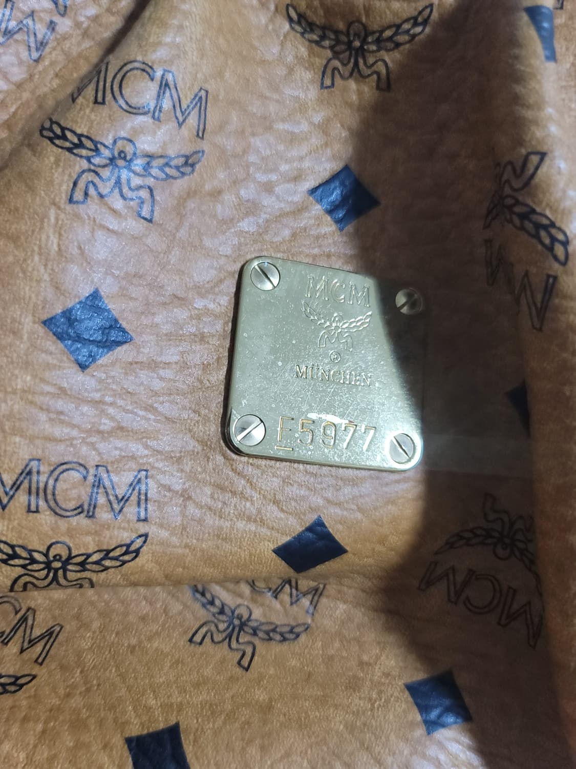 엠씨엠 MCM 토트백 상태굿

 상품이미지5