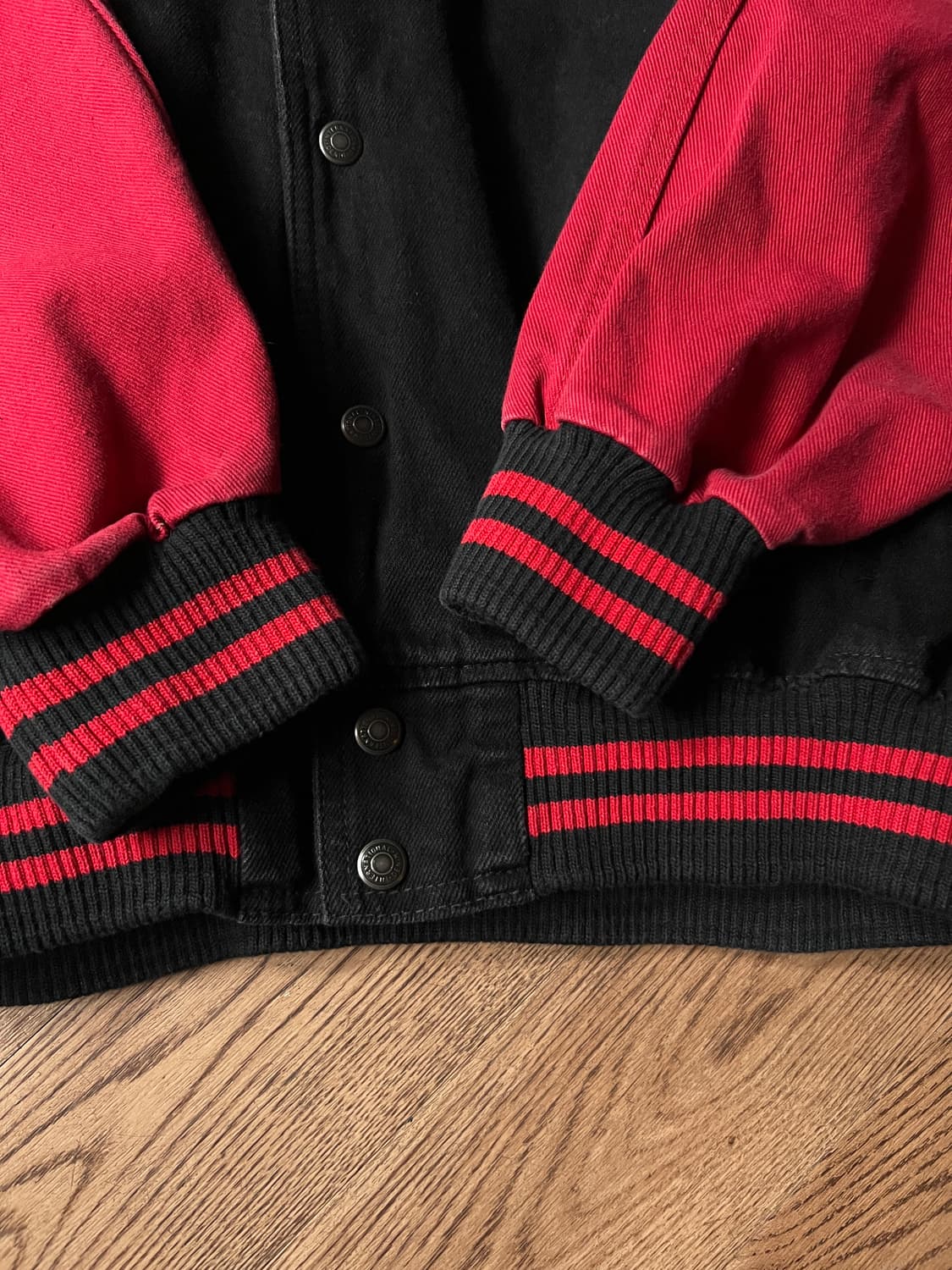 [L]Made in Canada 블랙 레드 데님 바시티 자켓 상품이미지6