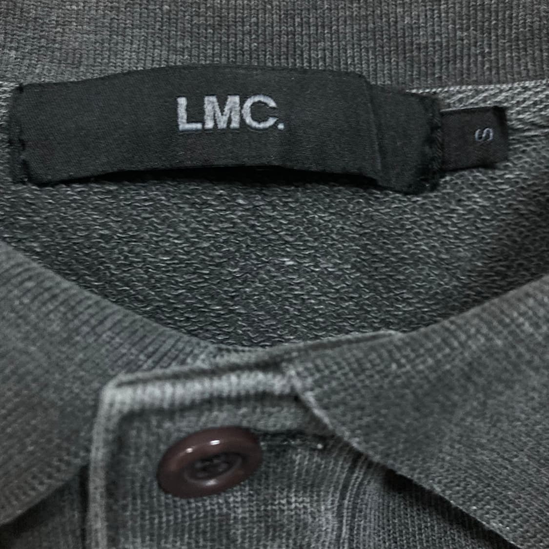 LMC 피그먼트 차콜 컬러 카라 맨투맨 상품이미지3
