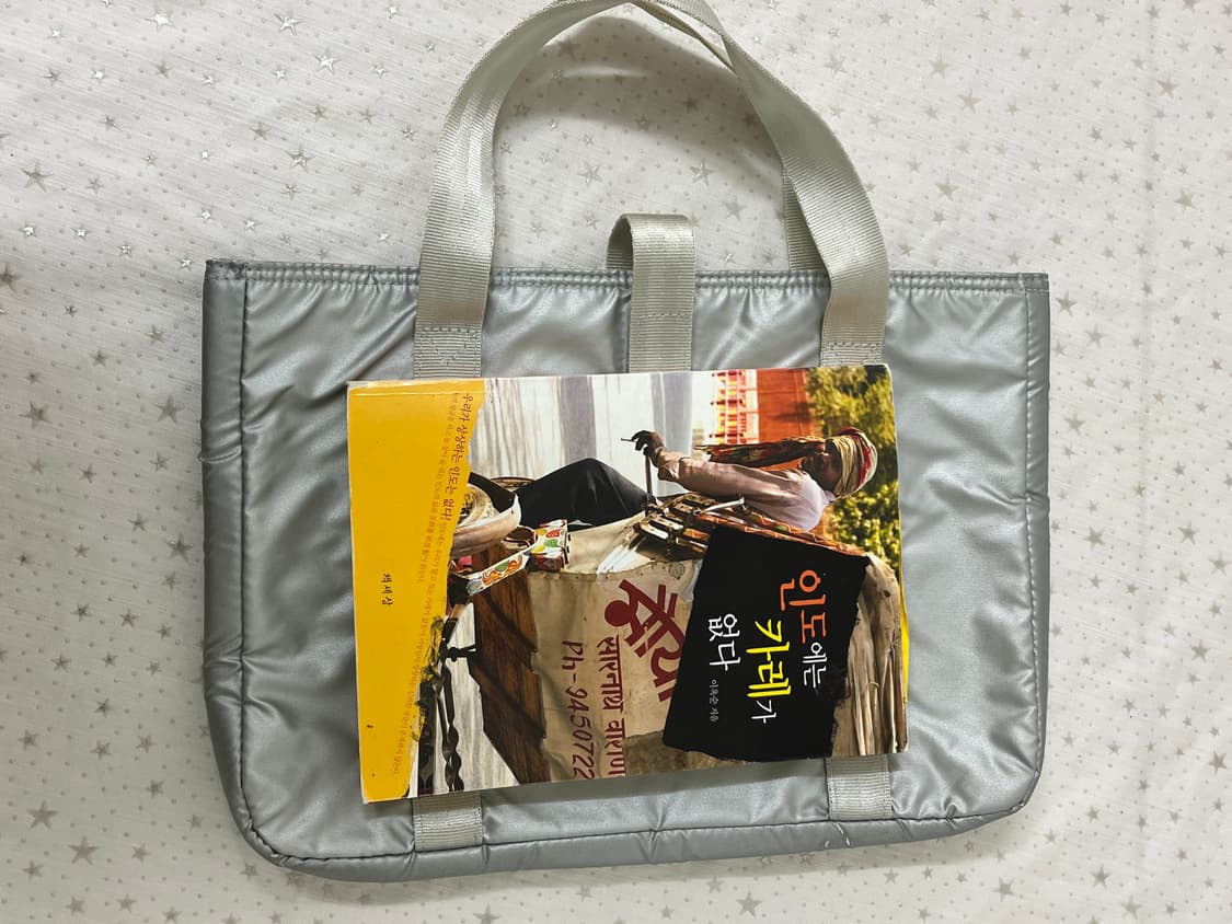 아디다스 실버 패딩 미니백 👾 상품이미지9