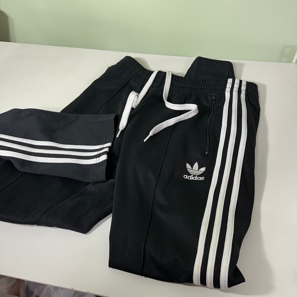 우먼L 아디다스오리지날 검흰 3스트라이프 져지재질 유로파 트랙팬츠 상품이미지1