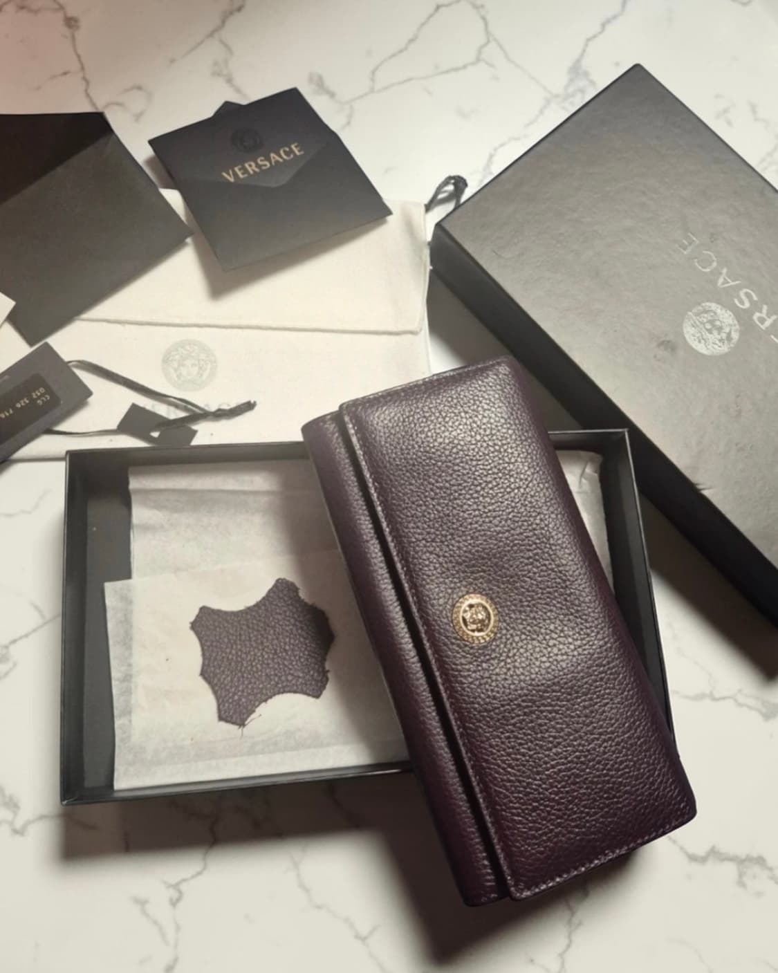 베르사체(VERSACE) 메두사 로고 그레인 레더 장지갑 (버건디) 상품이미지2