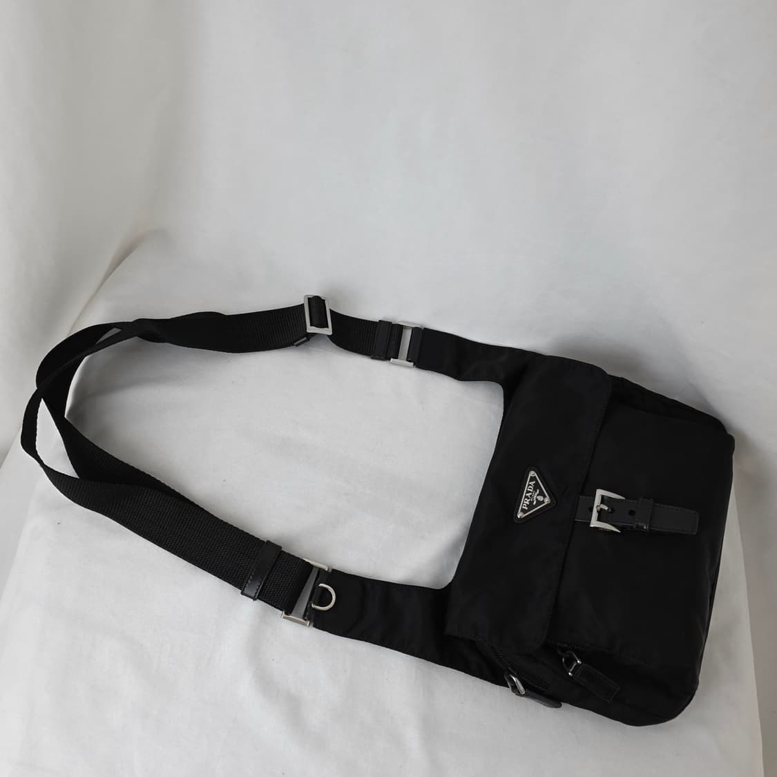 [정품 PRADA] 프라다 포코노 나일론 폴딩 크로스백 남녀공용 상품이미지1