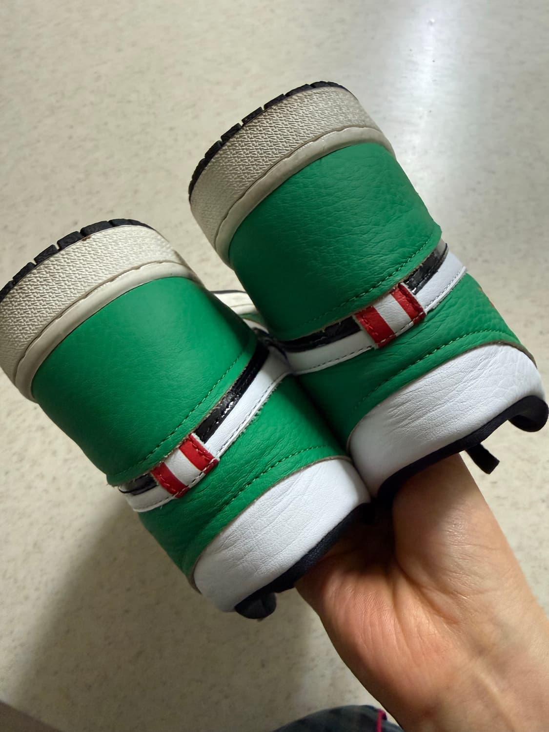 나이키 조던 1 레트로 하이 OG 럭키 그린 (240) 상품이미지3