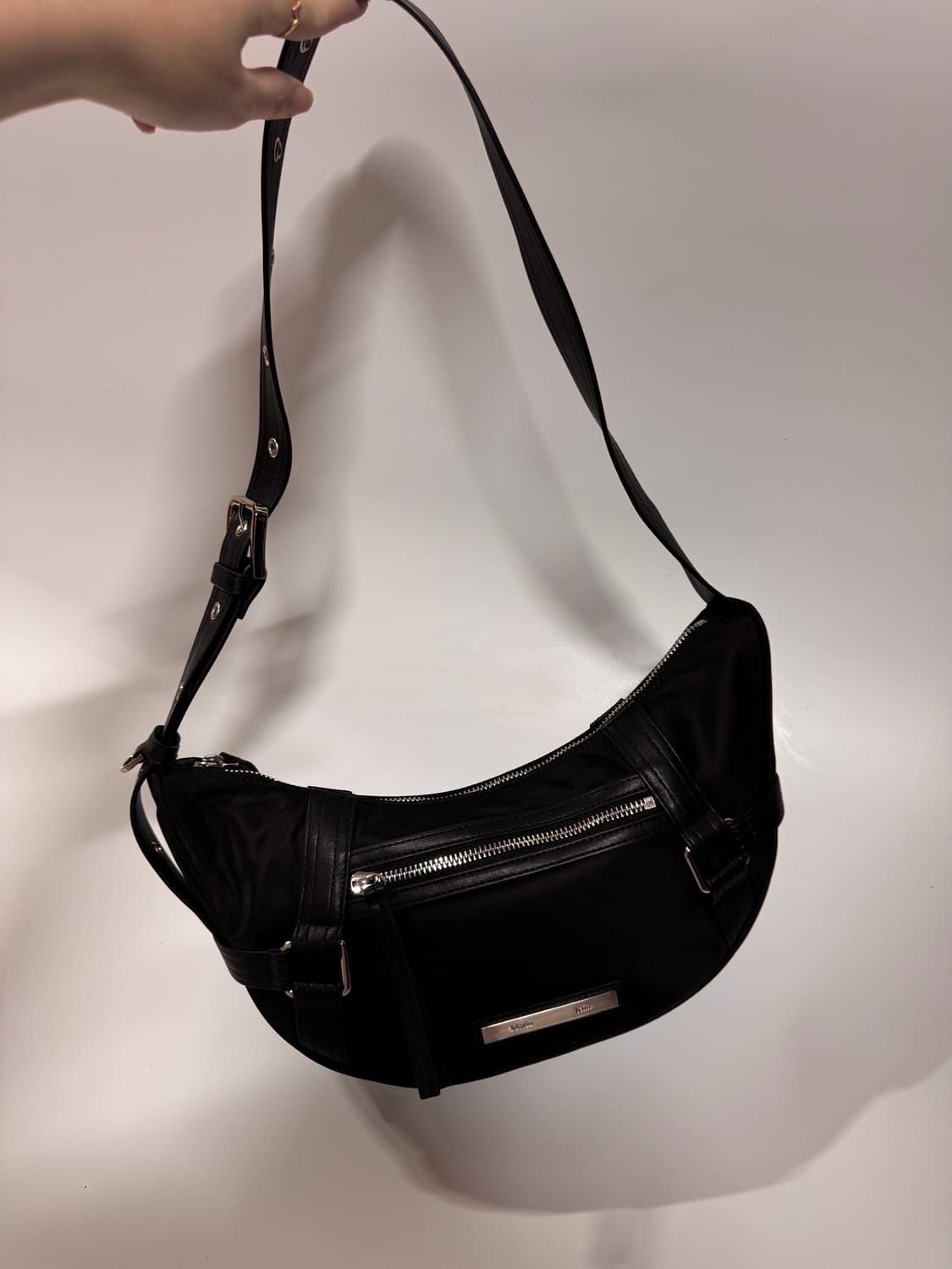 마뗑킴 블랙 라운드 숄더백 상품이미지1