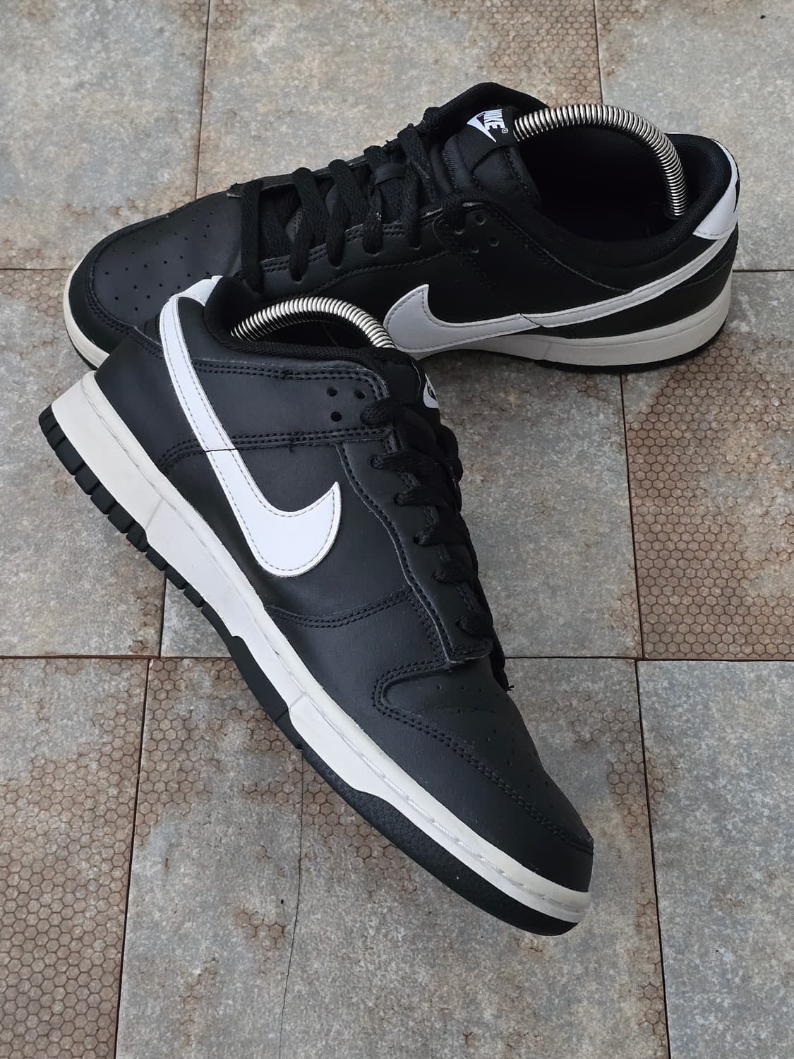 (280)나이키 덩크 로우 레트로 블랙 화이트  상품이미지4