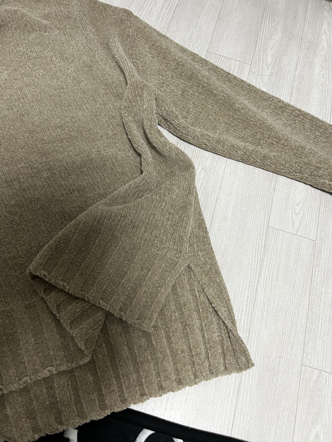 솔리드옴므 목폴라 절개니트 상품이미지5