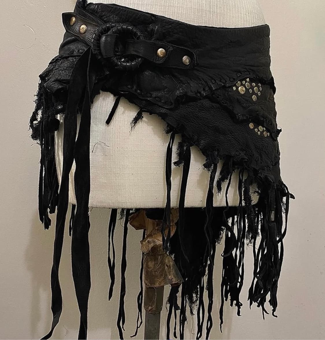 Engrave the cross 레더 스터드 스카프 상품이미지1