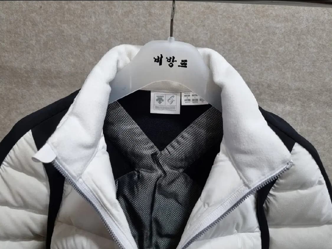여성 85 데상트 골프웨어 거위털 자켓 상품이미지4