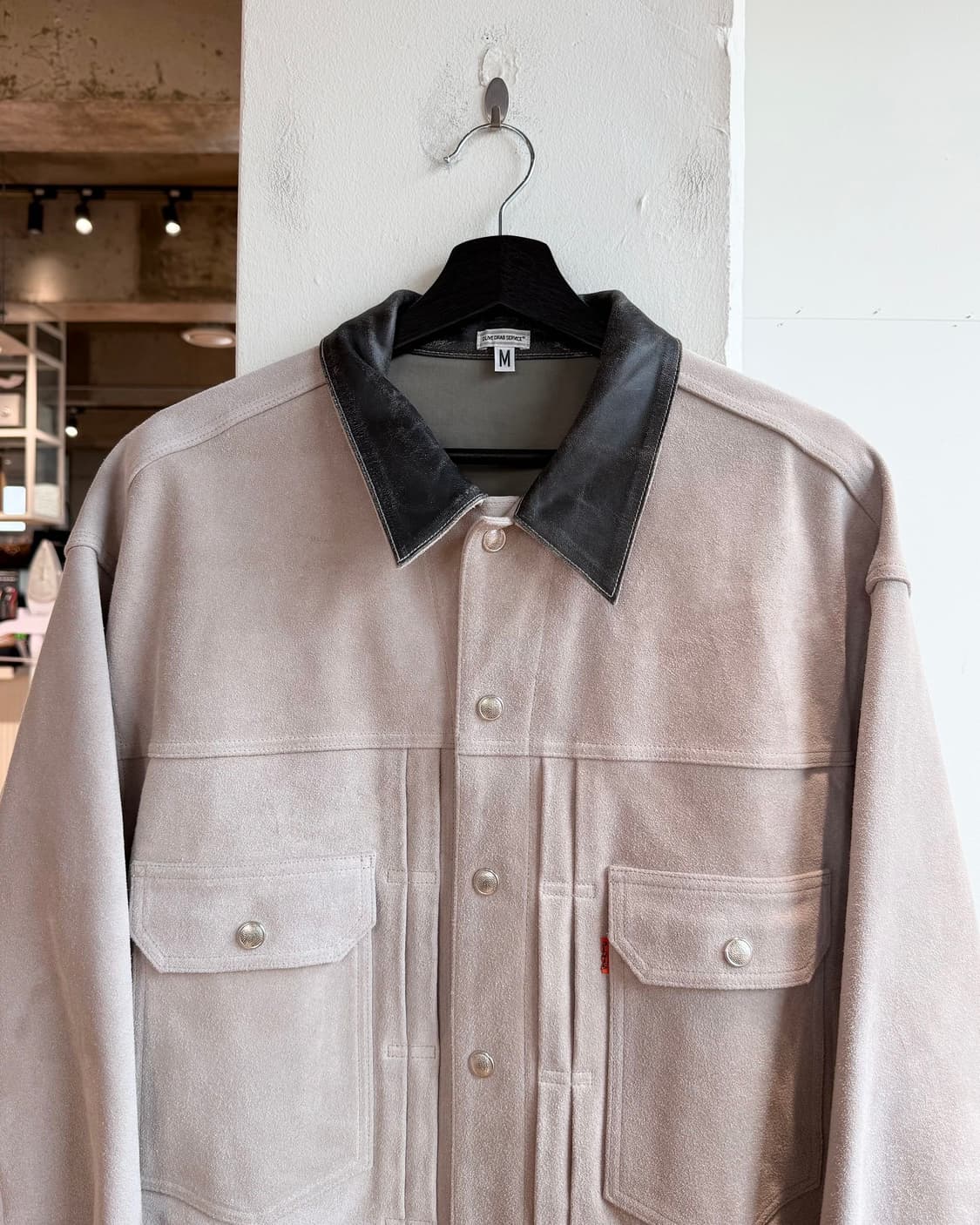 올리브 드랩 서비스 베이지 스웨이드 팻 트러커 자켓  상품이미지3