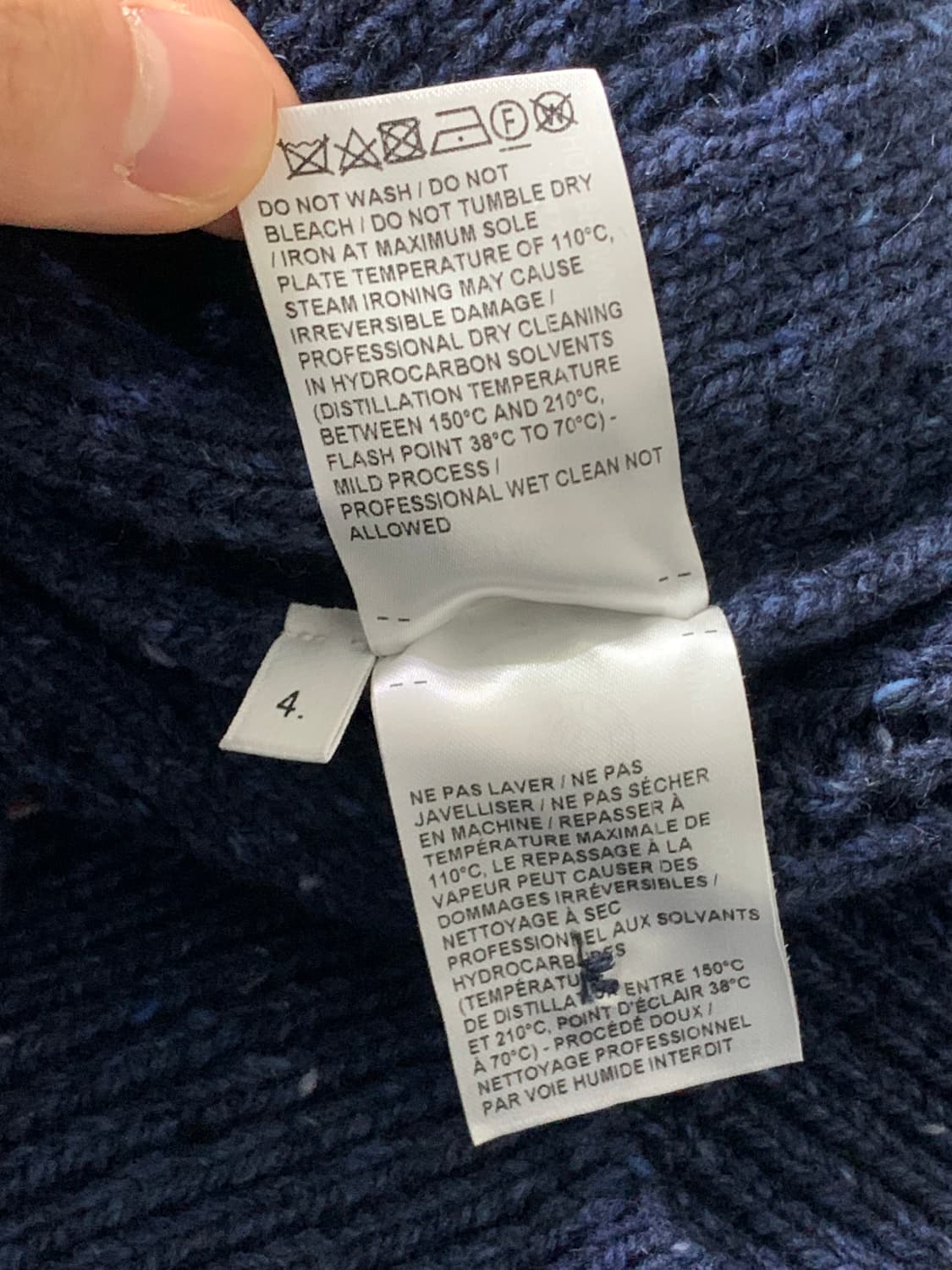 [4] 톰브라운 도네갈 트위스트 케이블 사선 클래식 크루넥 풀오버 블루 상품이미지9