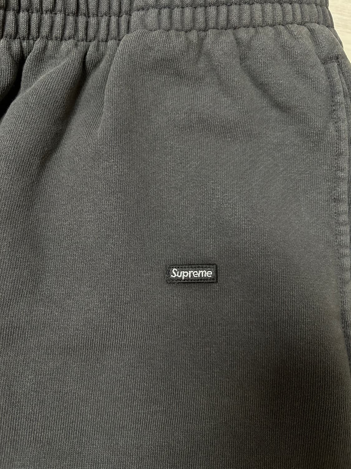 (L) 슈프림 오버다이드 스몰박스로고 스웻쇼츠-24ss  상품이미지4