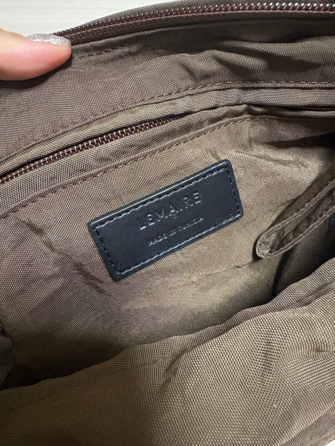 르메르 게임백 코비차브라운(스몰) 판매합니다 상품이미지9