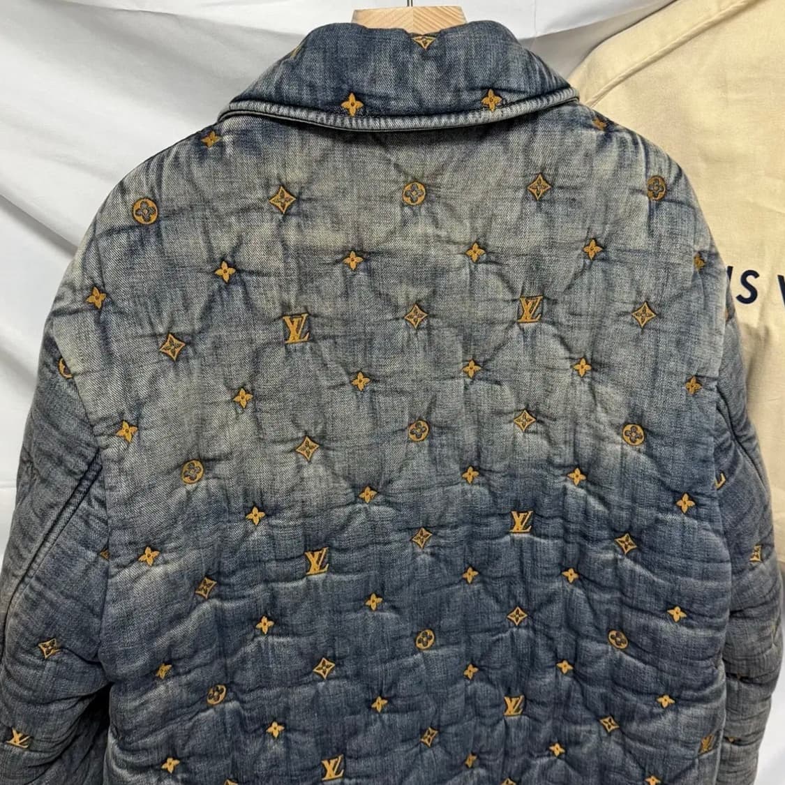 [S+급/2XL] 루이비통 패디드 데님 모노그램 패딩 자켓 백화점판 상품이미지5
