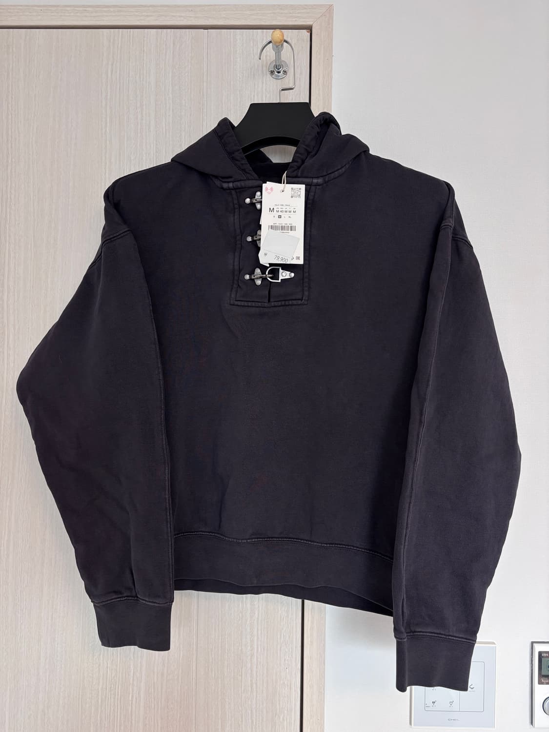 새상품) M 자라 메탈 토글 크롭 후드티 상품이미지1