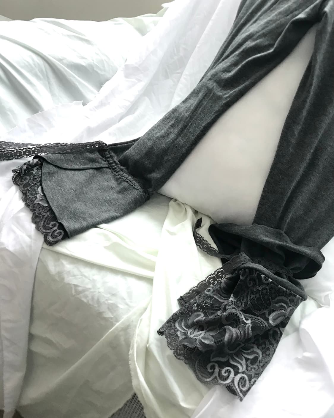 Charcoal tulip lace layered leggings 상품이미지3