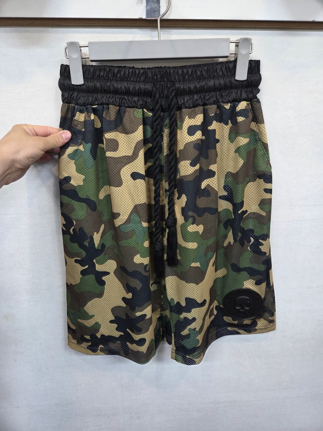 바이더알 스컬 패치로고 메쉬 카모 반바지 프리 상품이미지1