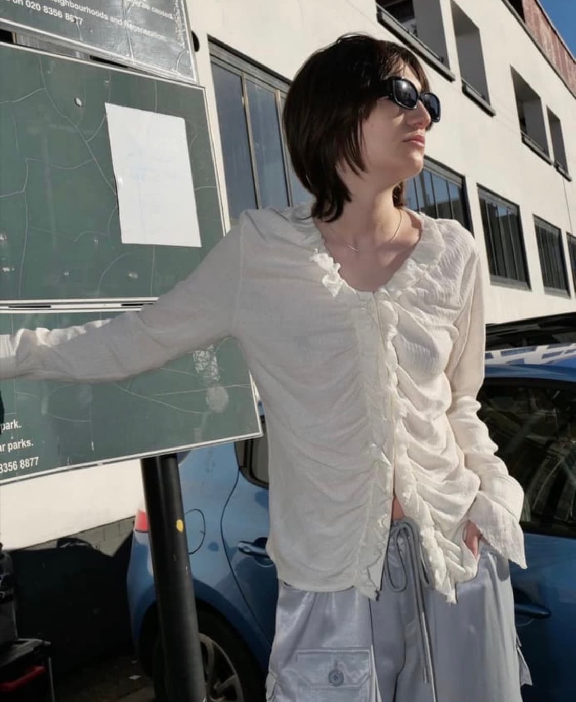 세릭 프릴 셔링 블라우스 상품이미지1