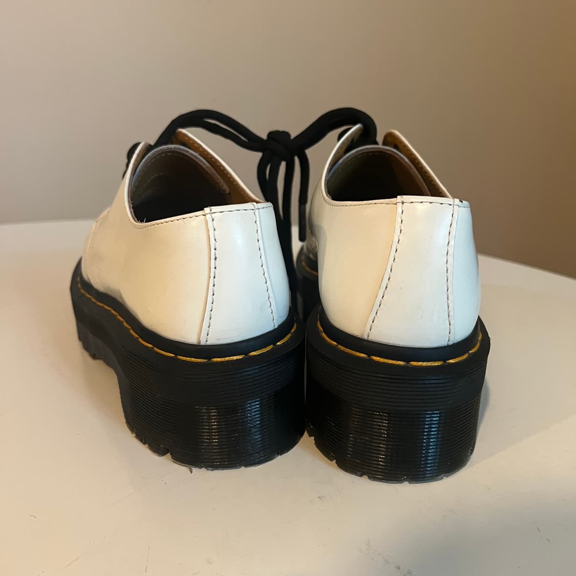 닥터마틴 1461 쿼드 스무스 레더 플랫폼 화이트  상품이미지3