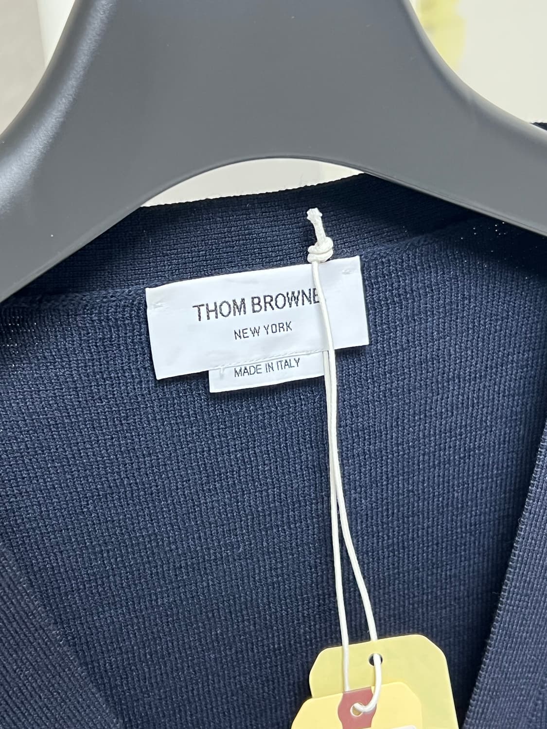 [정품] 신형, 새상품급 / 3 톰브라운 밀라노스티치 사선 가디건 상품이미지3