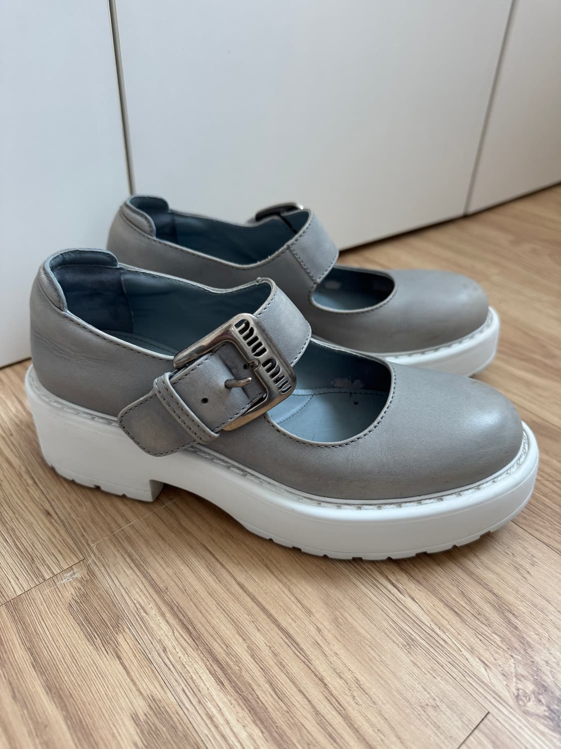 미우미우 빈티지 이펙트 레더 메리제인 36.5 상품이미지1