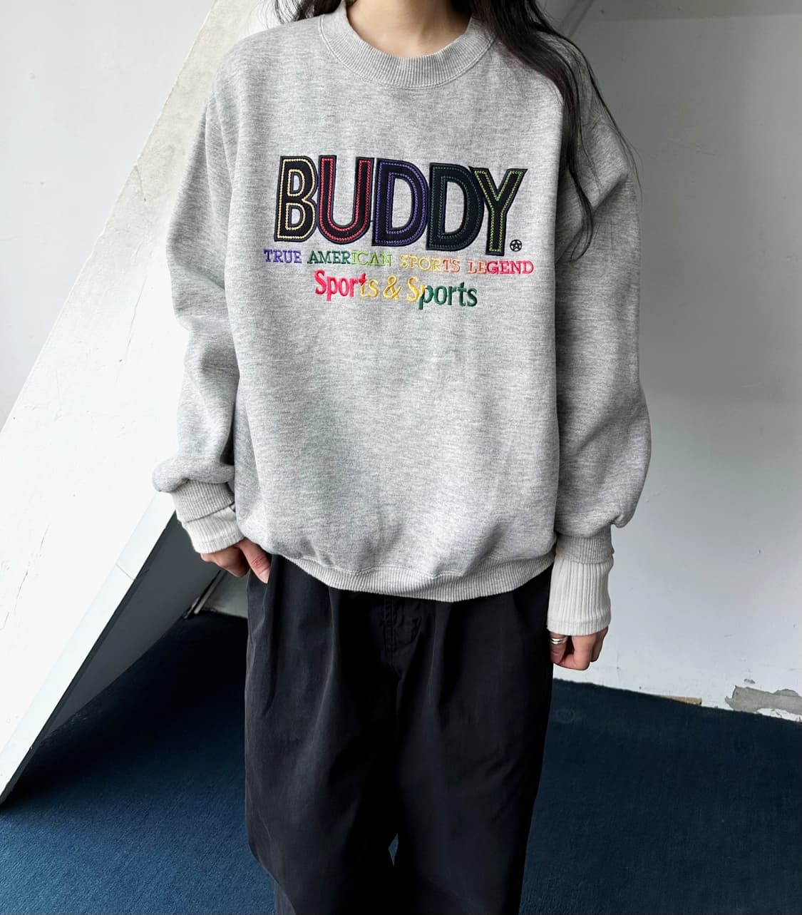 Design patch crew neck sweat P/O 상품이미지2