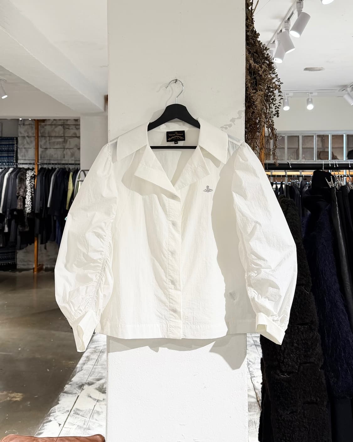 비비안웨스트우드 화이트 셔링 퍼프 블라우스 상품이미지1