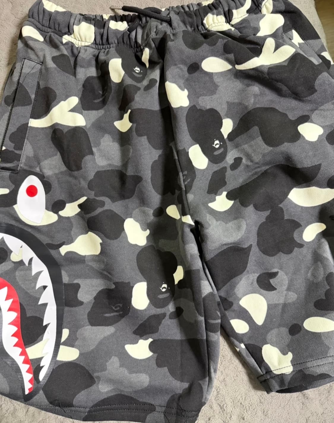 베이프 샤크 카모 반바지 블랙 상품이미지2
