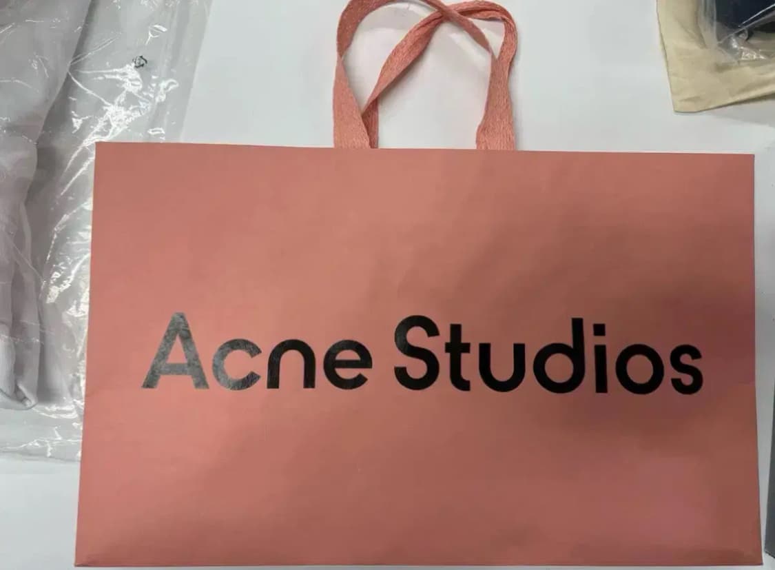 아크네 스튜디오 쇼핑백 스카프 머플러 니트 데님 코트 패딩 자켓 상품이미지1