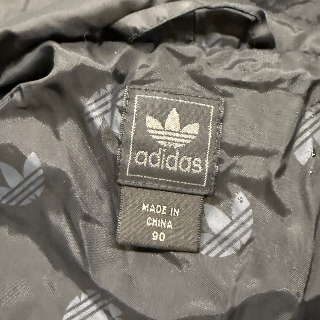 아디다스 검빨 블랙 레드 퀄팅 숏패딩 상품이미지5