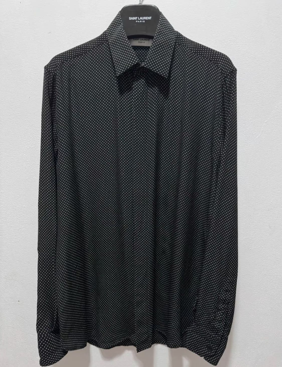 [이종원님 착용] 생로랑 23ss 실크 폴카닷 셔츠 상품이미지5