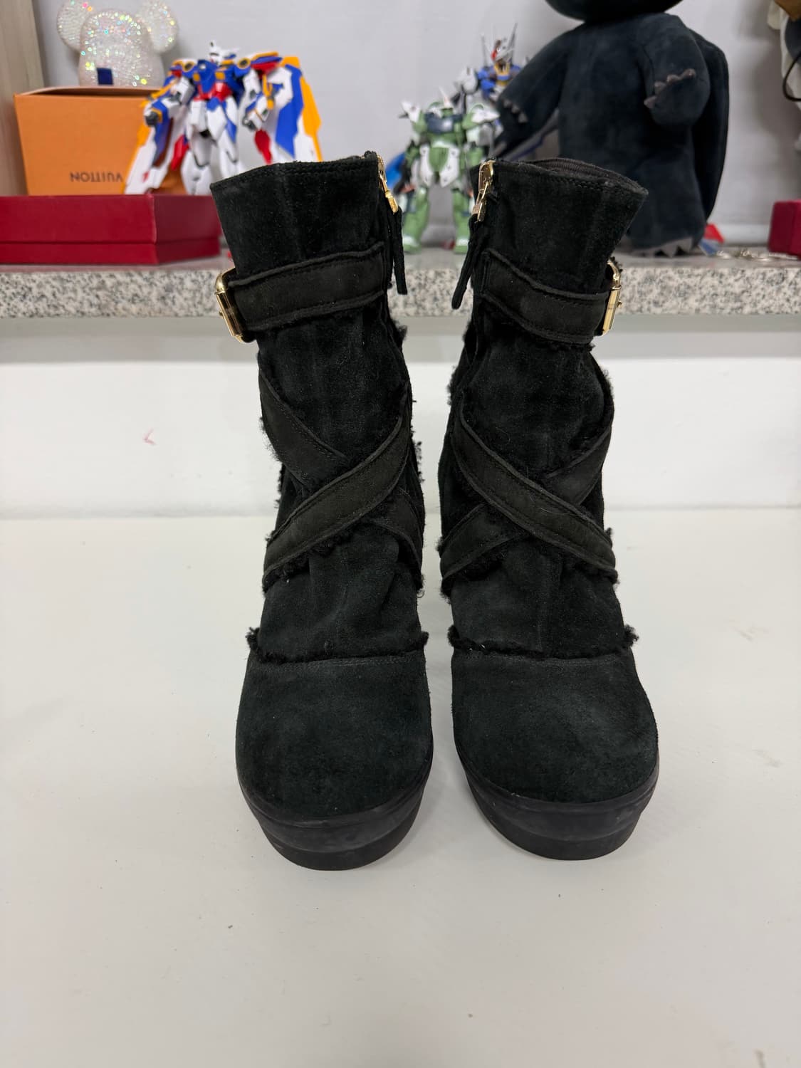 정품) 펜디 여성 스웨이드 블랙 숏 부츠 37.5 상품이미지1