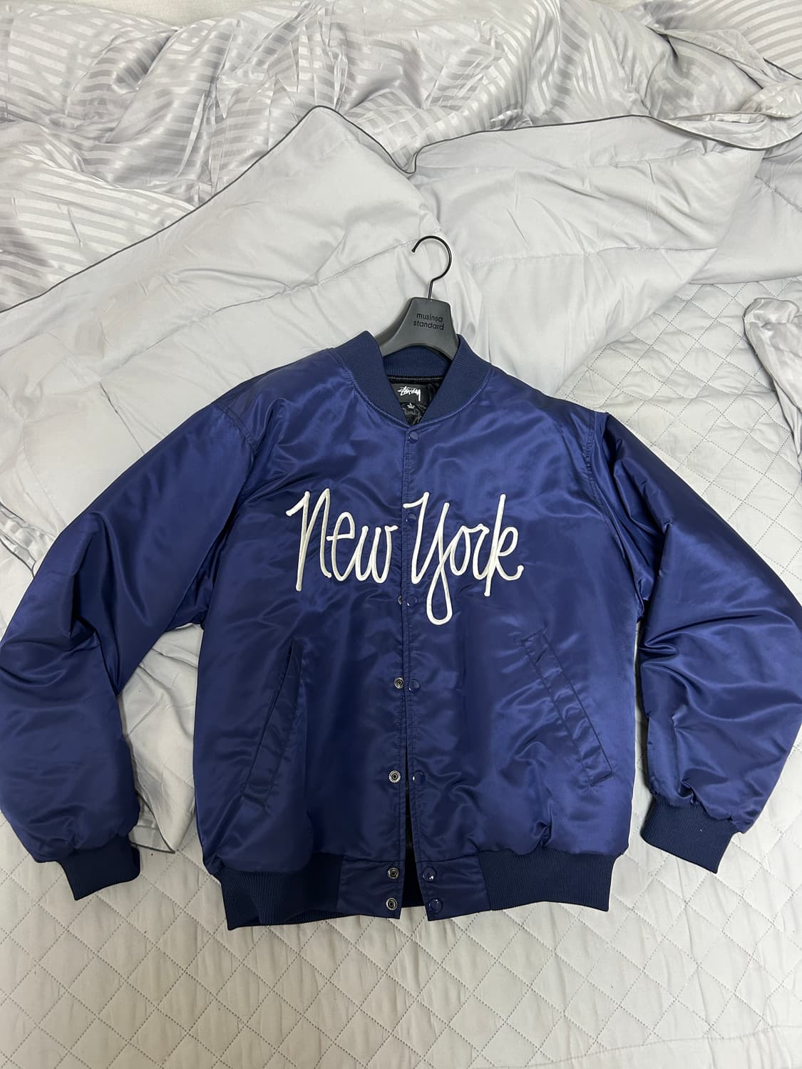 L) 스투시 NY 챕터 사틴 바시티 자켓 네이비 상품이미지2