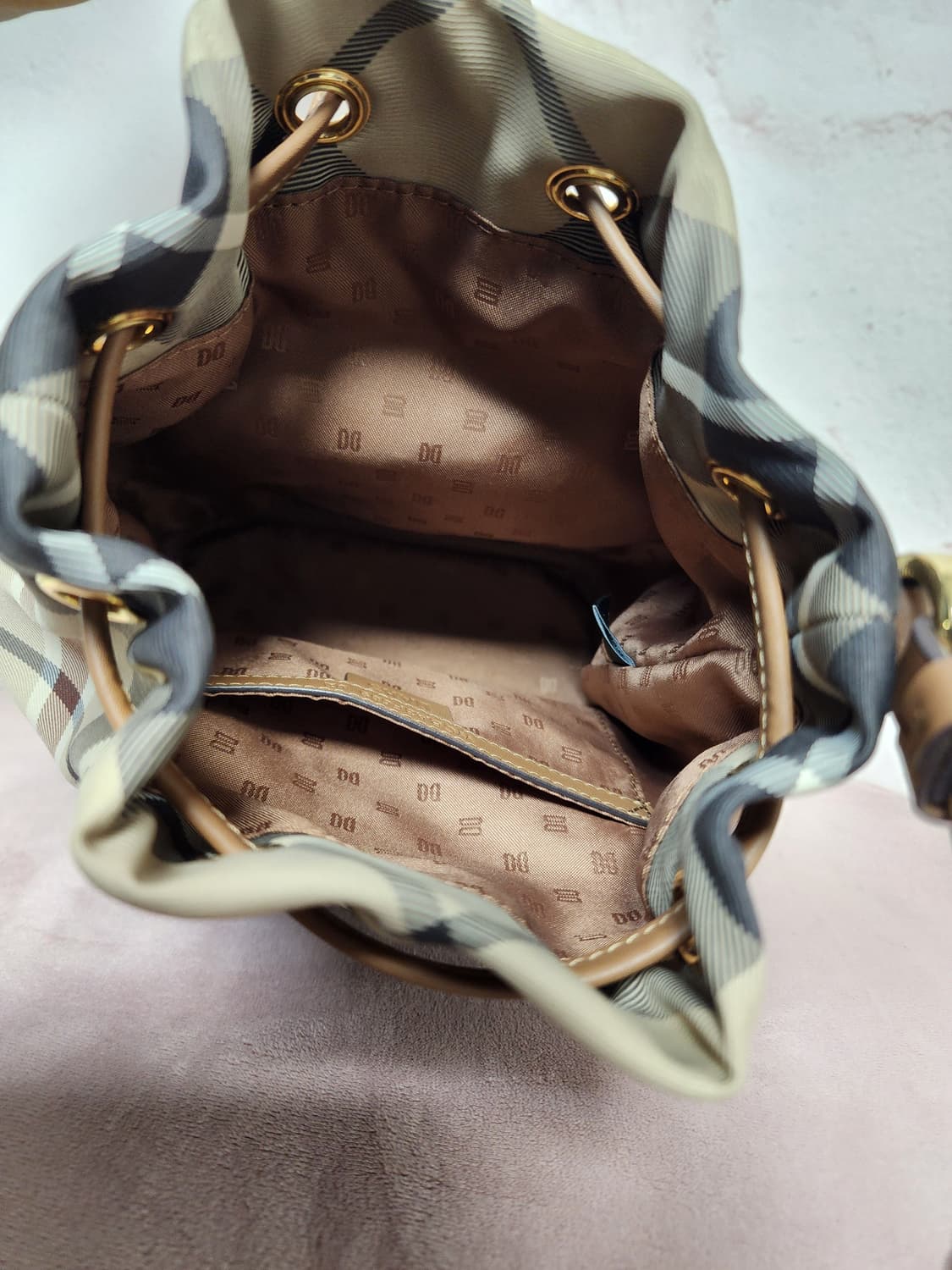 닥스 체크 버킷 크로스백 상품이미지8