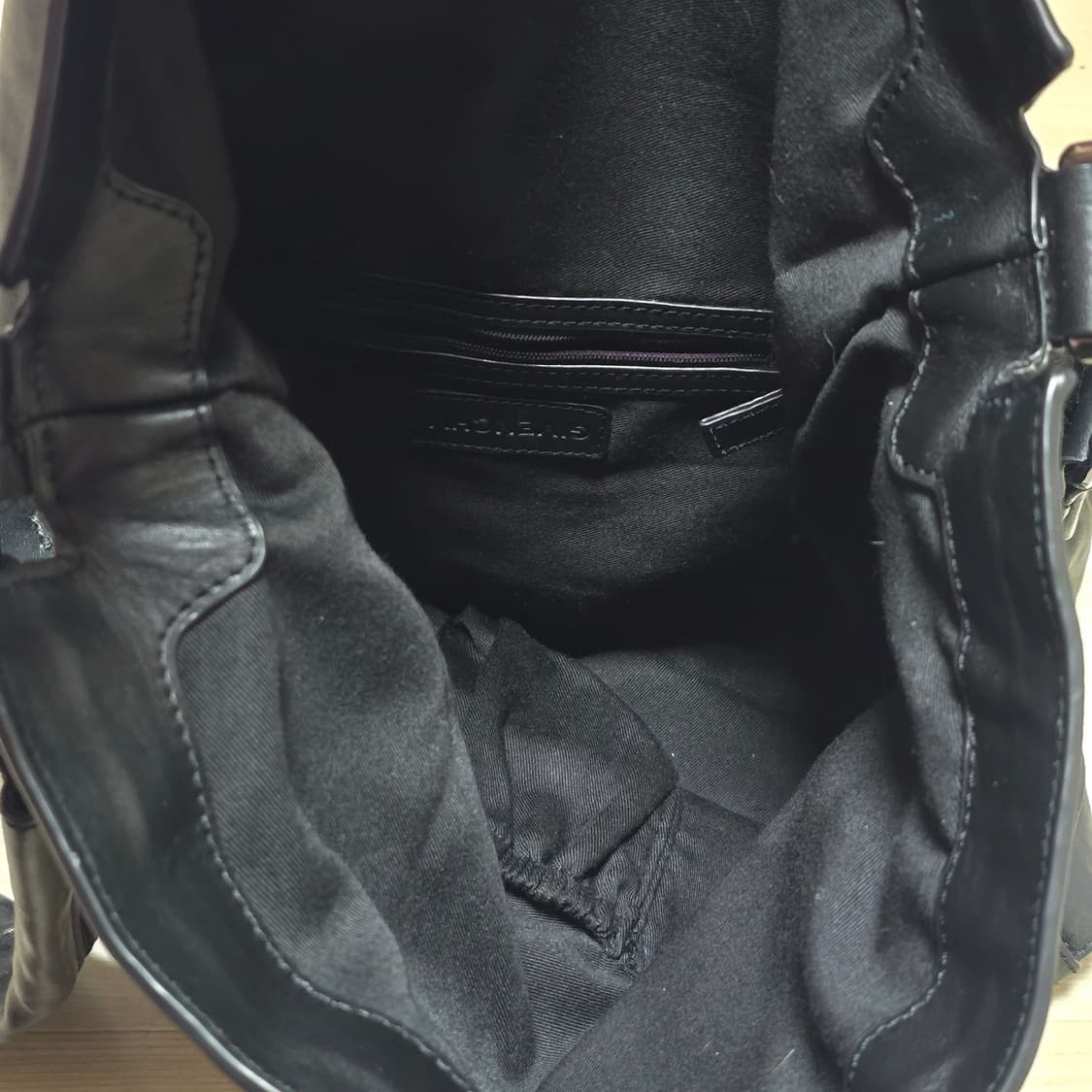 GIVENCHY(지방시) 블랙 레더 2WAY백 상품이미지6