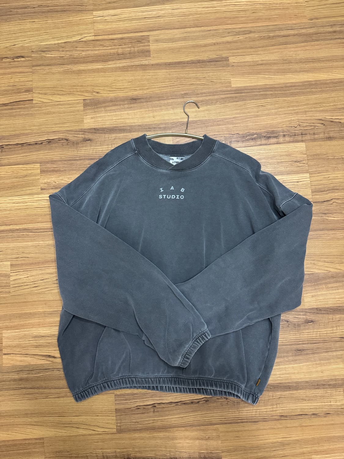 아이앱 피그먼트 맨투맨 상품이미지1