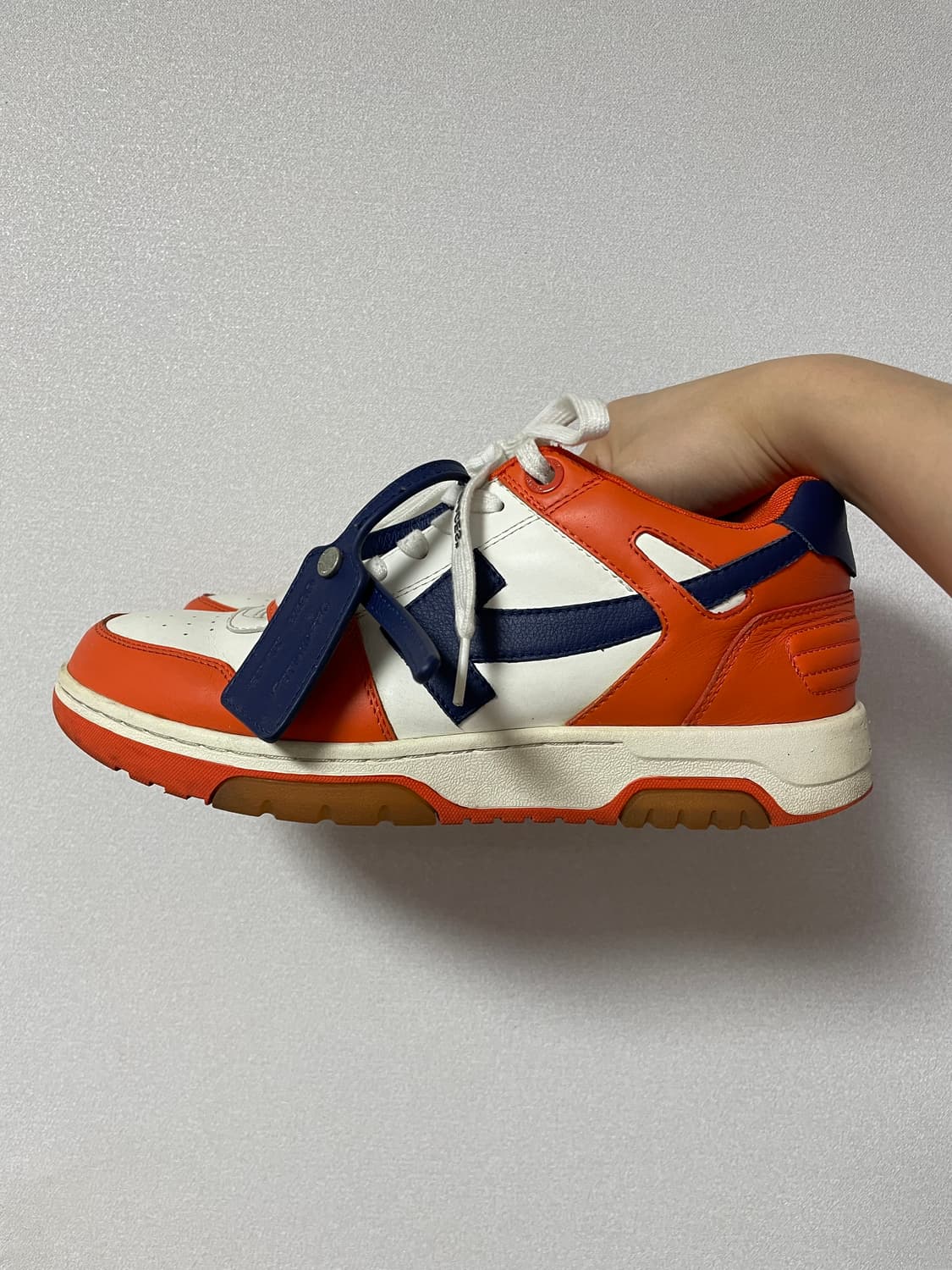 오프화이트 아웃 오브 오피스 스니커즈 상품이미지1