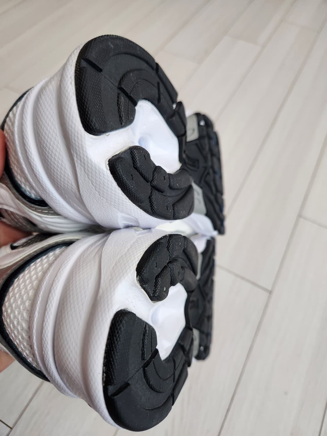 뉴발란스 운동화 530 화이트인디고 MR530SG 사이즈275

오염 하 상품이미지7