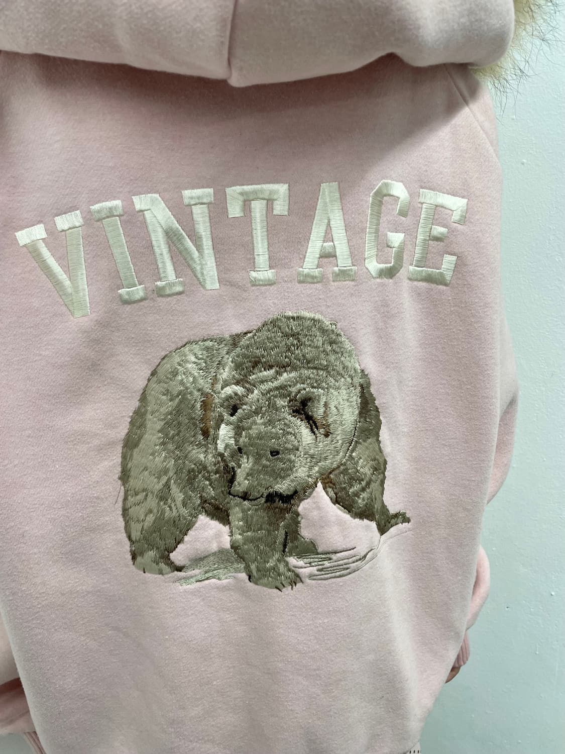 지프 핑크 자수 울프죠 집업 상품이미지4