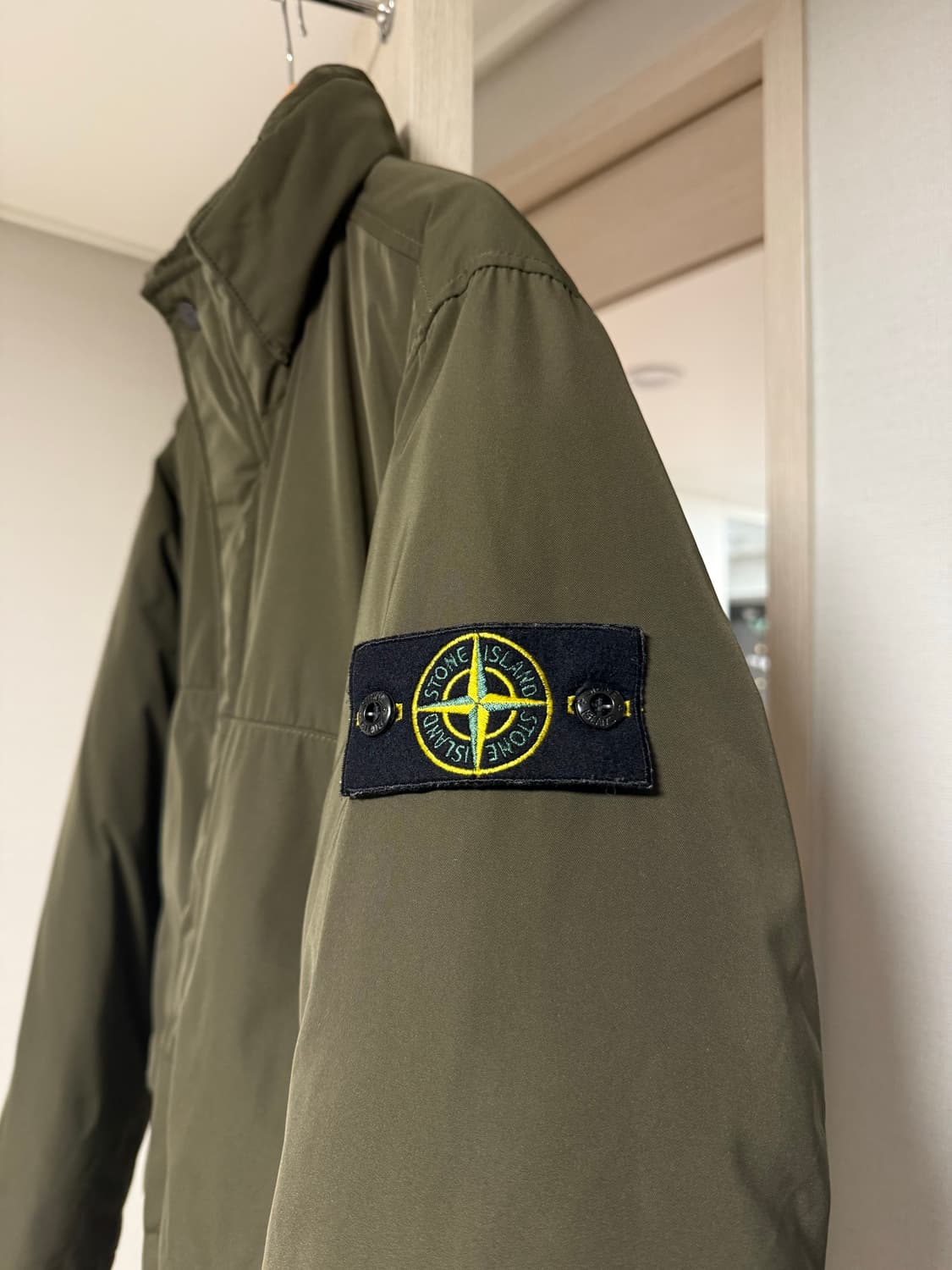 스톤아일랜드 마이크로트윌다운 패딩 올리브 색상 팝니다  (M사이즈) 상품이미지1